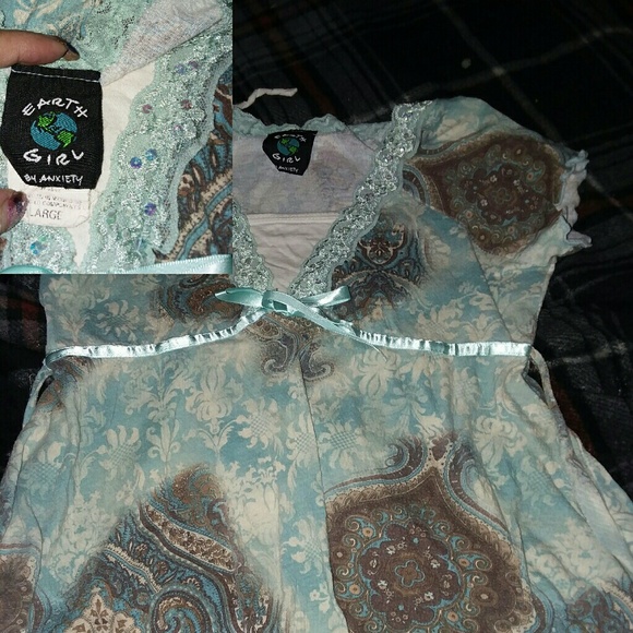 Clothes - Picture 2 of 8